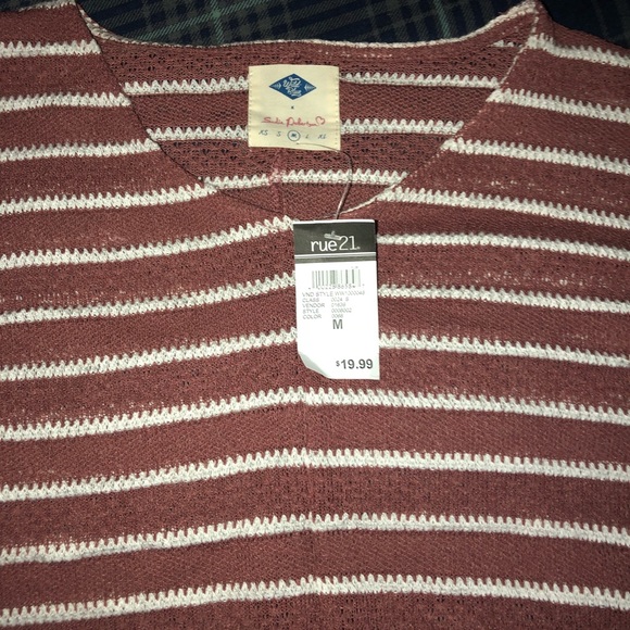 Rue 21, brand new top - Picture 2 of 3